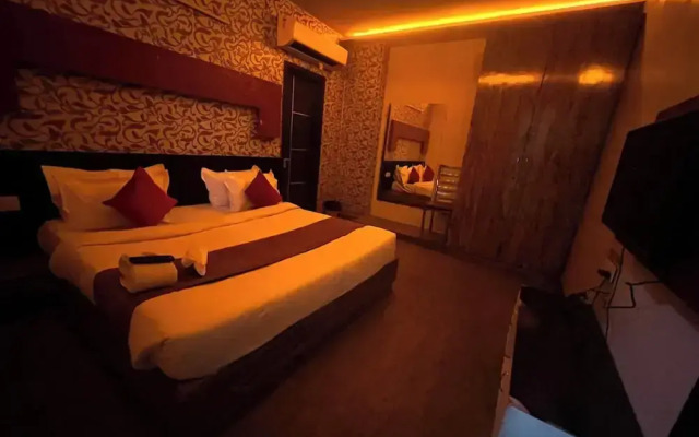 Goroomgo Hotel Park View Delhi