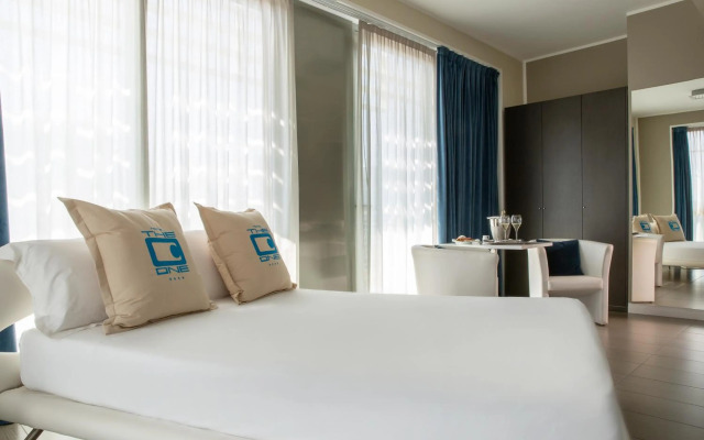 Hotel The One