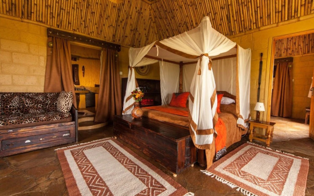 Rhino Watch safari Lodge