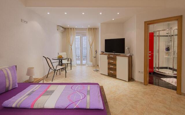 Montelux Apartments