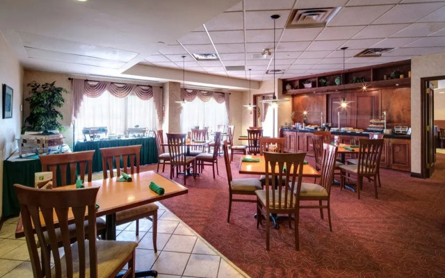 Holiday Inn Express & Suites Mississauga-Toronto Southwest by IHG