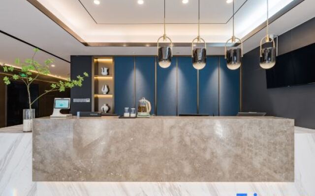 New Century Meitu Hotel (Ningbo Tianyi Square, Gulou Metro Station)