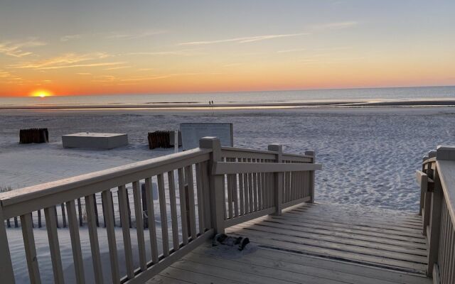 2515 Mare 2 Bedroom Condo