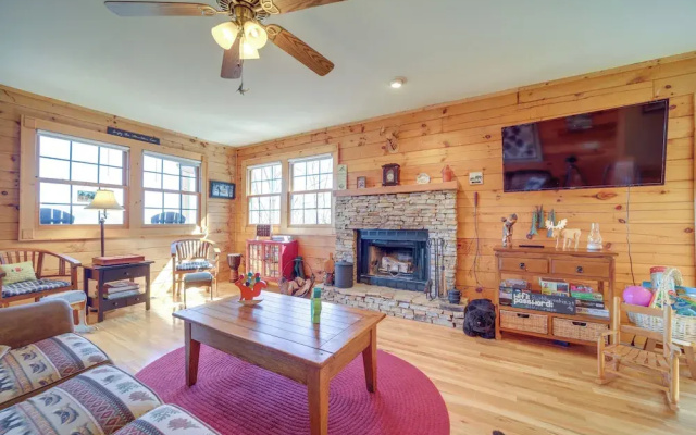 Waynesville Vacation Rental w/ Mountain Views!