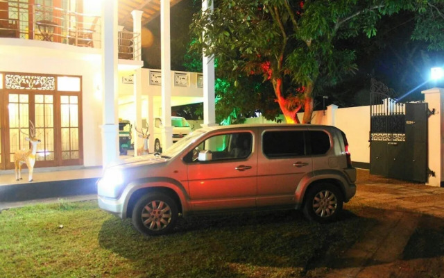 Mahakumara White House Hotel