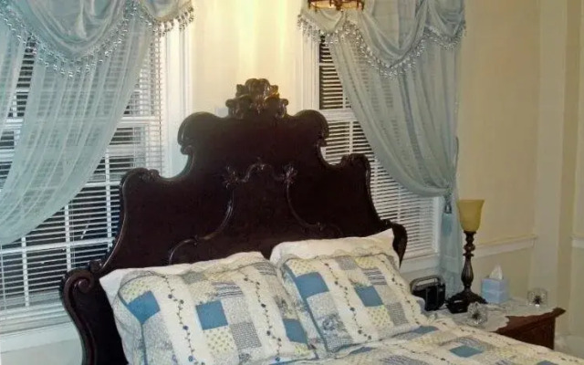 The 1810 Juliand House Bed & Breakfast