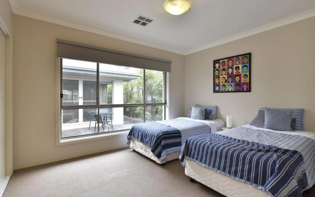 Angophora @ The Vintage