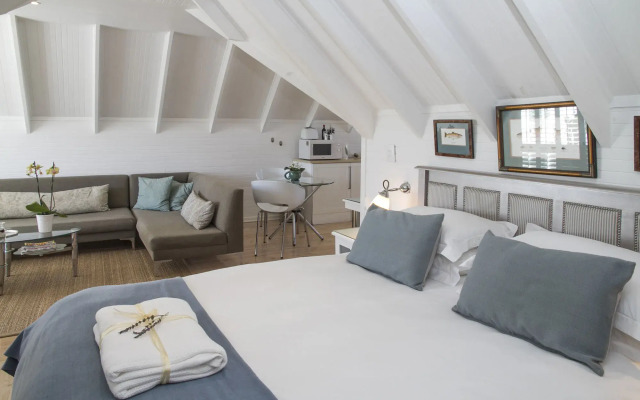 Admiralty Beach House