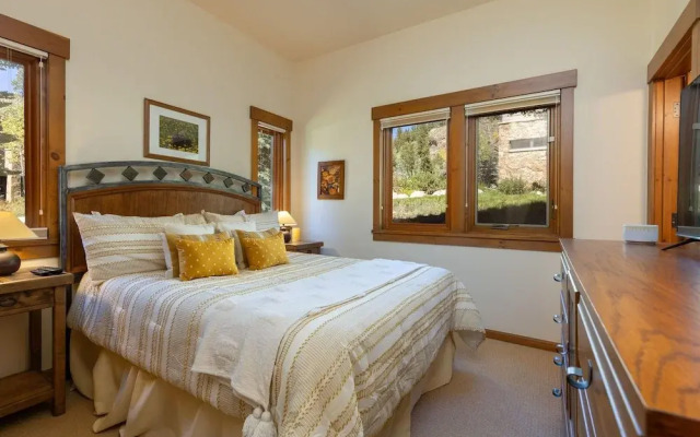43 Thackwell 3 Bedroom Condo