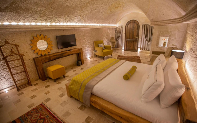 Nino Cave Suites