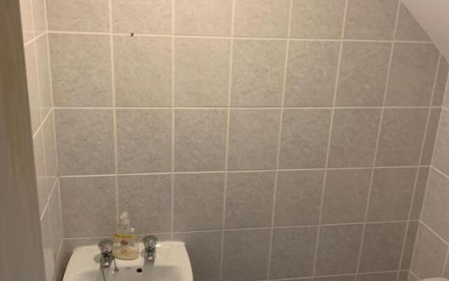Private Rooms In A Cheerful 4-Bedroom Town House