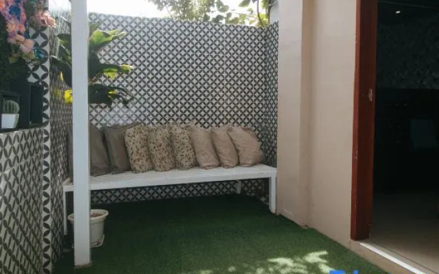 RedDoorz Hostel @ St. Paul Village LapuLapu - Vaccinated Staff