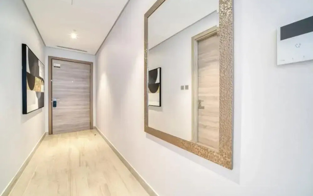 Bright Studio With Mesmerizing Canal and City View