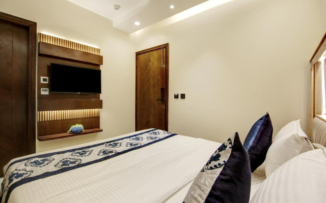 OYO 11325 Hotel Superb