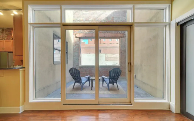 Downtown Louisville Escape: Perfect for Events!