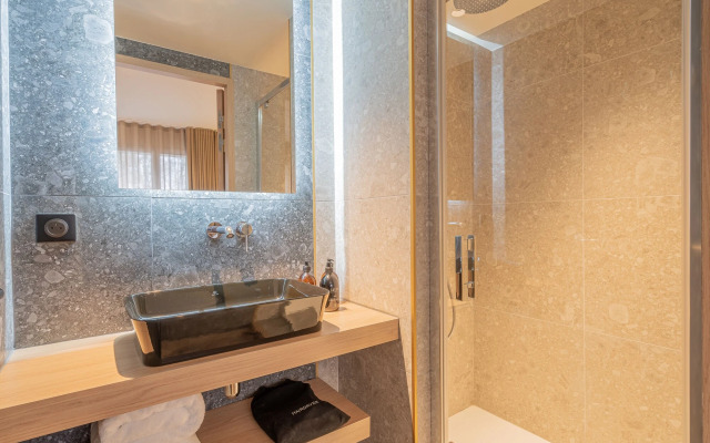 Yuna Porte Maillot - ApartHotel