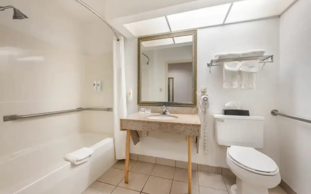 Quality Inn & Suites Near Amish Country