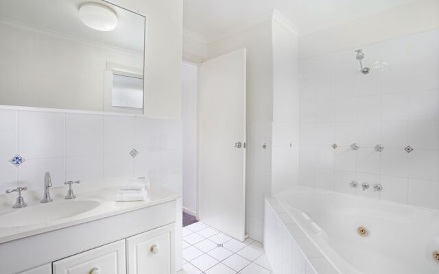 Diggers Beach Villa at Aanuka Resort