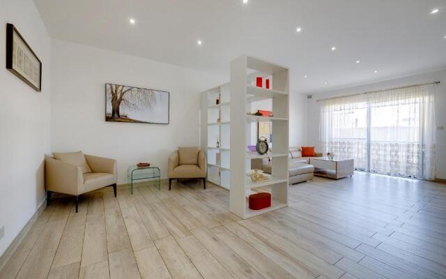 Stylish 3 Bedroom Holiday Apartment in St Julians