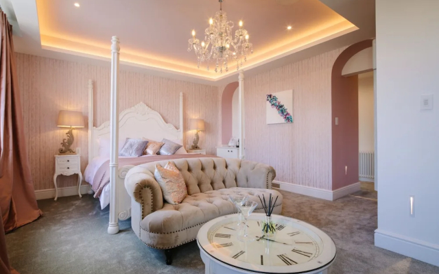 Absoluxe Suites
