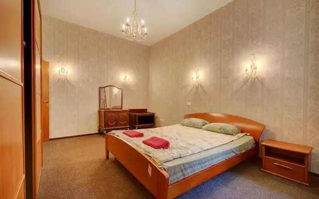 Stn Apartments Near Moskovsky Railway Station