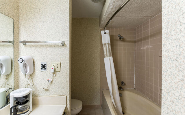 Rodeway Inn & Suites