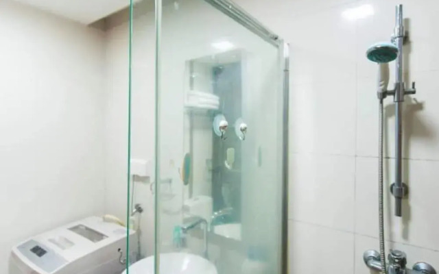 Big Hero Apartment Hotel (Shenzhen Futian Port)
