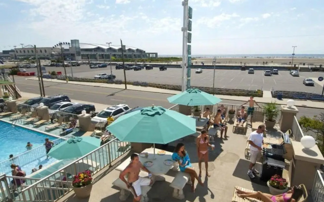 Aquarius Oceanfront Inn