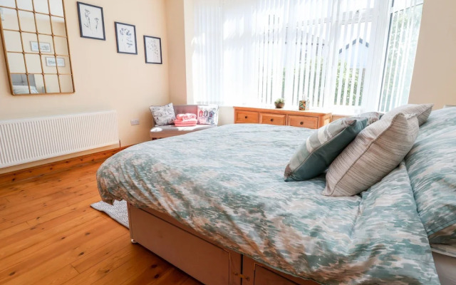 3 Rhyd Drive