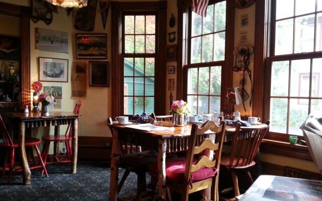 Paradox Lodge & Cedar Lodge