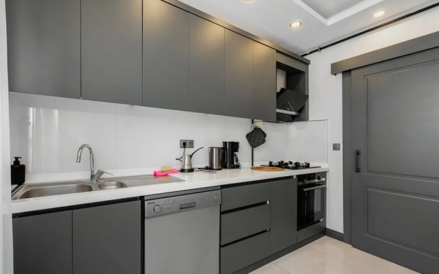 Central Flat w Balcony 5 min to Lara Beach
