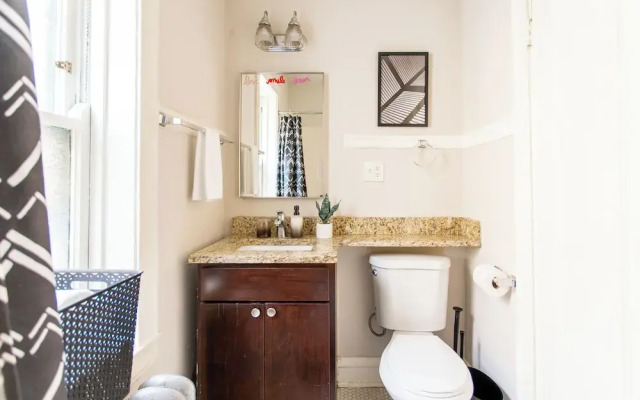 Nice 1BR Spot - Eastwood rep