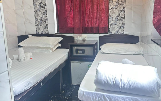 Pay-Less Guest House - Hostel