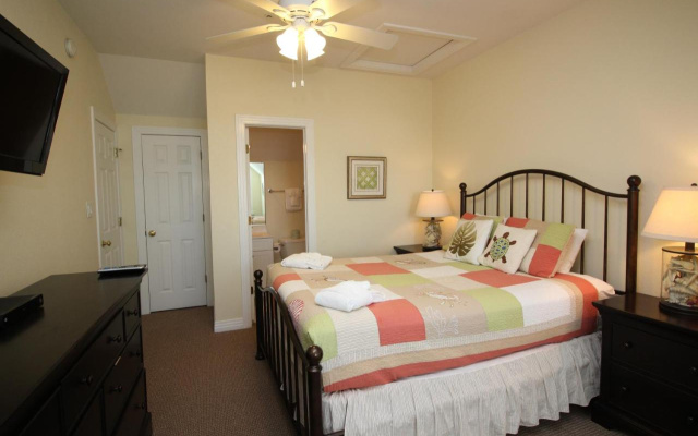 Bermuda Bay Resort by Kees Vaca