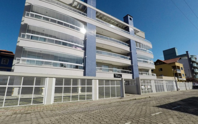 Ed Mônaco, 150 metros da praia de Bombas