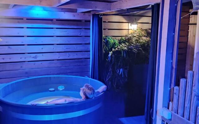 Appart Hotel GLAM88 Suites Avec SPA et Sauna Privatif