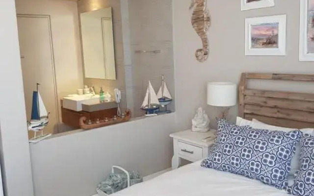 Harbour Bridge Suite 220