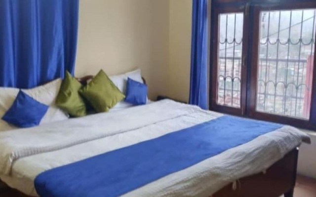 Goroomgo Chinar Lake View Nainital