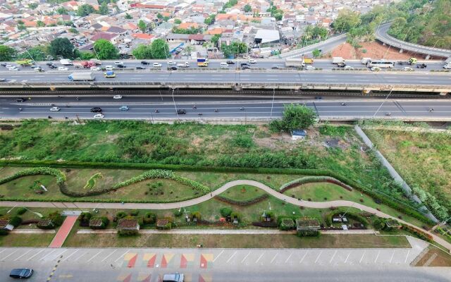 2BR Artistic Room Green Pramuka Apartment closed to Mall By Travelio