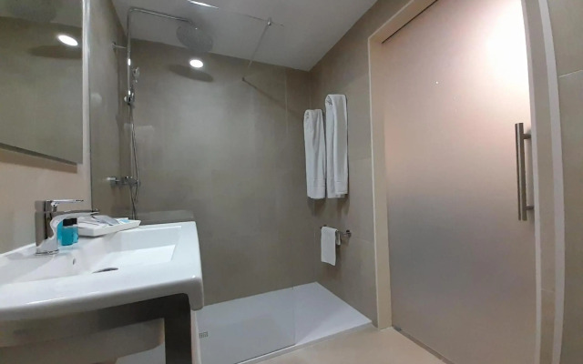 Eco Alcala Suites