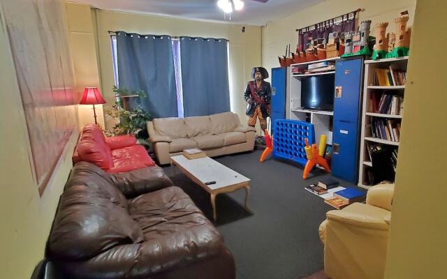 Pirate Haus Inn - Hostel