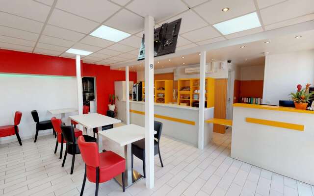 Kyriad Direct Poissy - Acheres