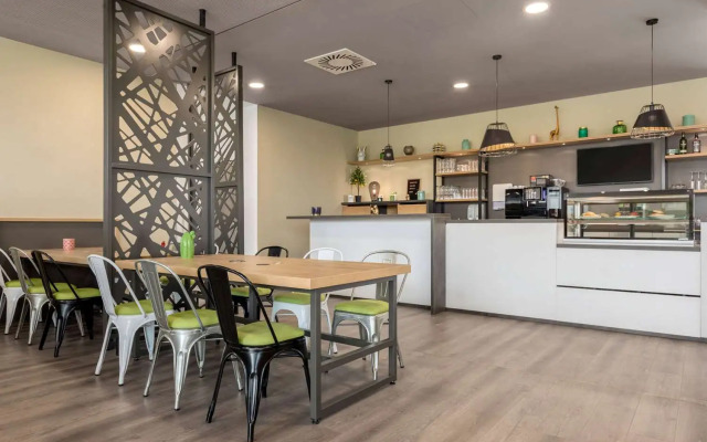 Super 8 by Wyndham Oberhausen am Centro