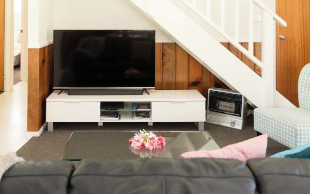 Pitcairn House – Guest Rooms – Burnt Pine