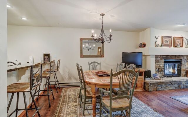 Newly Renovated 2 Bed/ 2 Bath Beaver Creek  2 Bedroom Condo by RedAwning