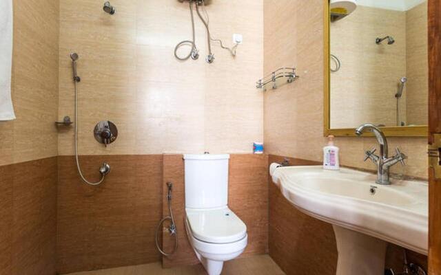 Bluo 1Bhk - Defence Colony Market, Lift, Balcony