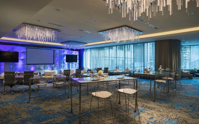 Renaissance Chicago Downtown Hotel