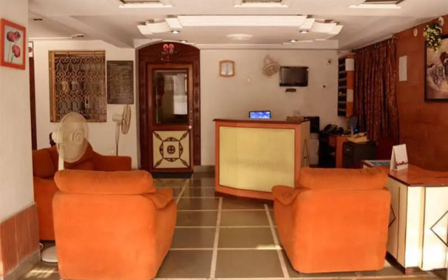 OYO 43924 Harry Guest House
