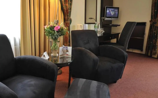 Golden Tulip LEscaut