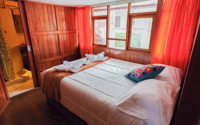 Charming Wooden Apart In Central Cusco